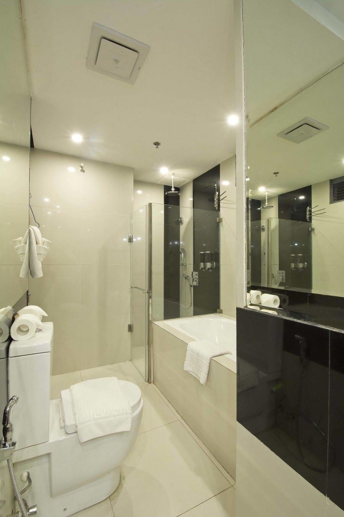 Hive Hotel Cidade Quezon Exterior foto